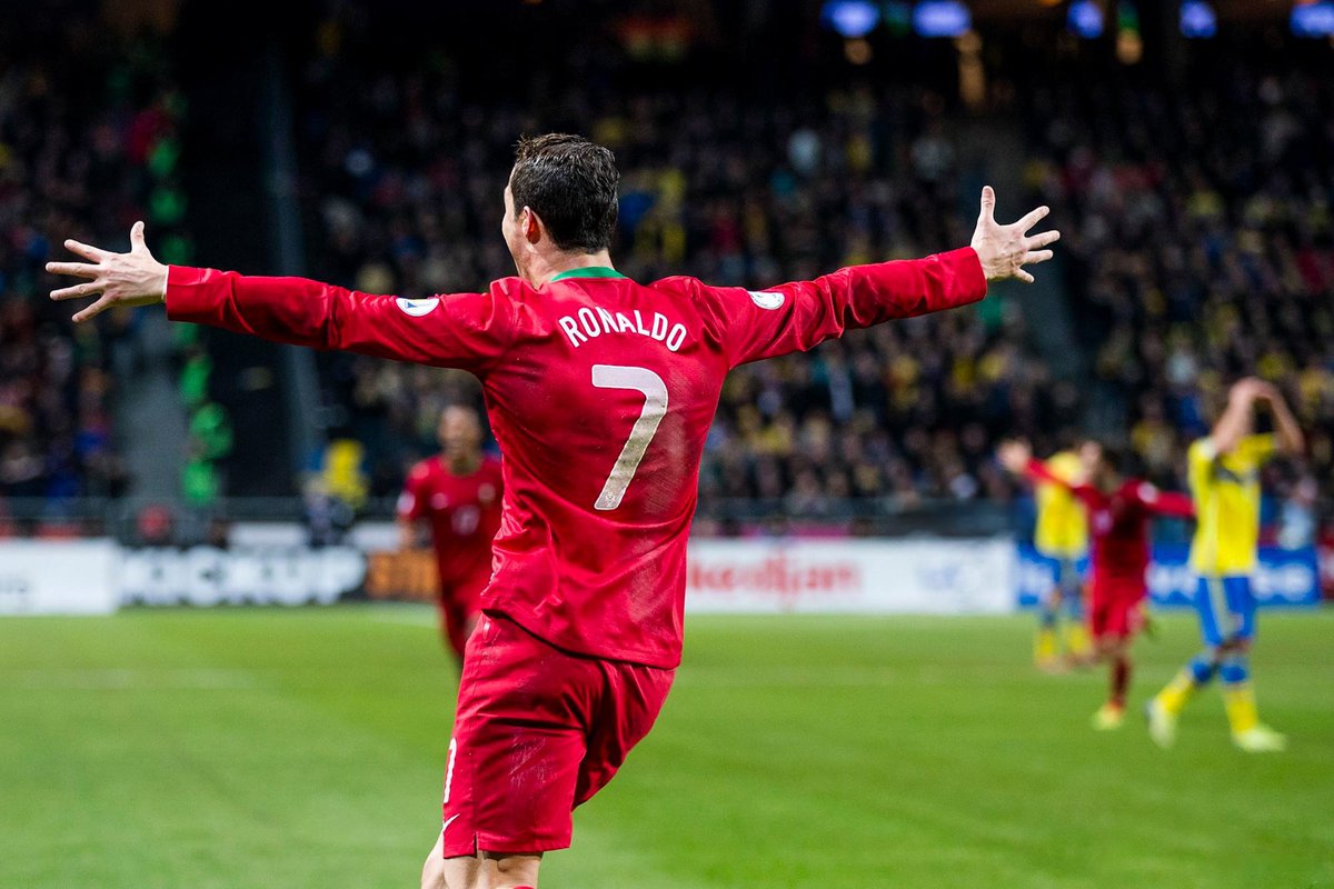 CR7HQ_'s tweet image. Sweden vs Portugal
 on November 19, 2013 .
#CristianoRonaldo