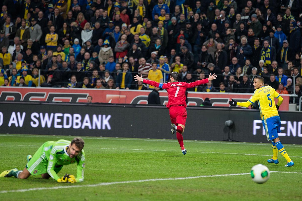 CR7HQ_'s tweet image. Sweden vs Portugal
 on November 19, 2013 .
#CristianoRonaldo