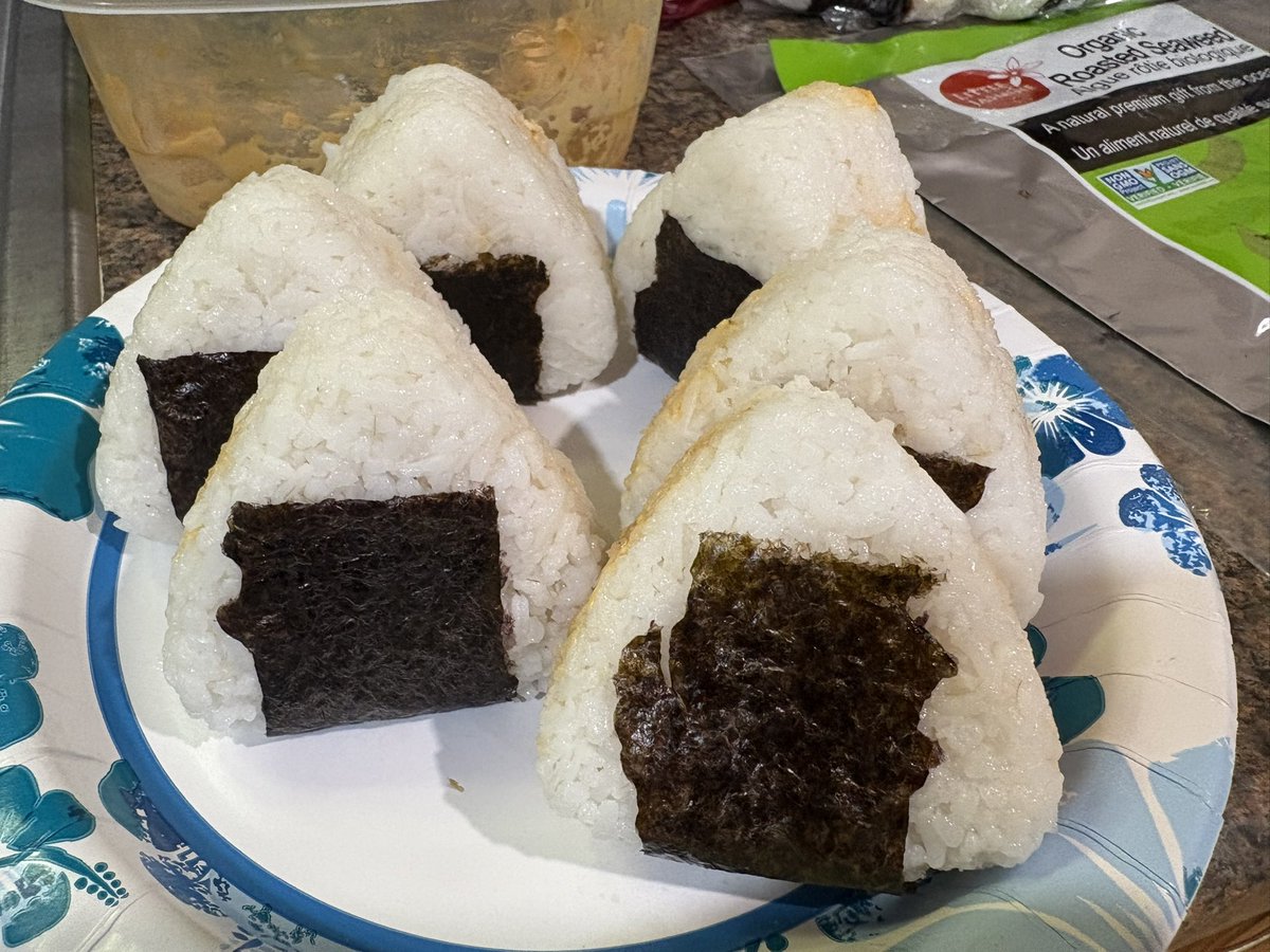Strain42's tweet image. I made onigiri 🍙