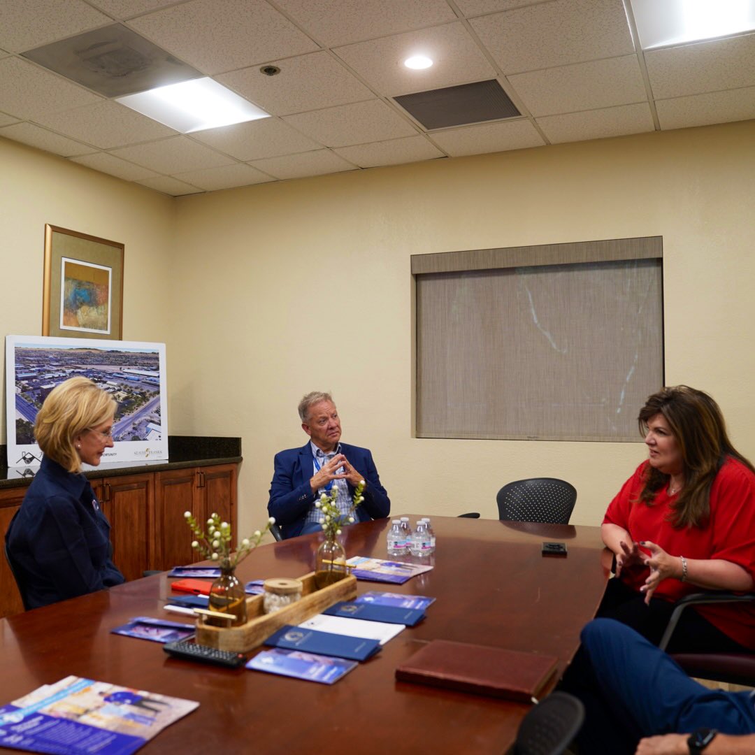 KTaylorRobson's tweet image. Toured the H.S. Lopez Center of Opportunity in Tucson today.

They’re helping people turn their lives around through faith, hard work, and real support. They provide everything from hot meals and shelter to job training and recovery services. 

I’m truly inspired by the work…