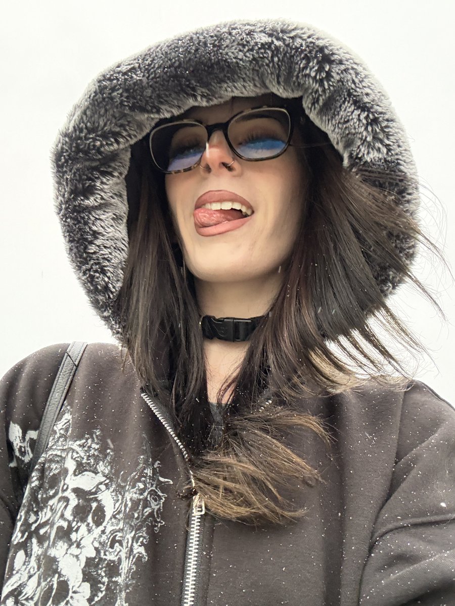 damn gotta love when it snows fr