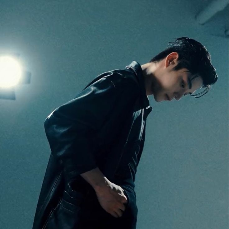 dins_kjw's tweet image. Model Kim Jiwoong really need to be EXPOSED.... Please.......