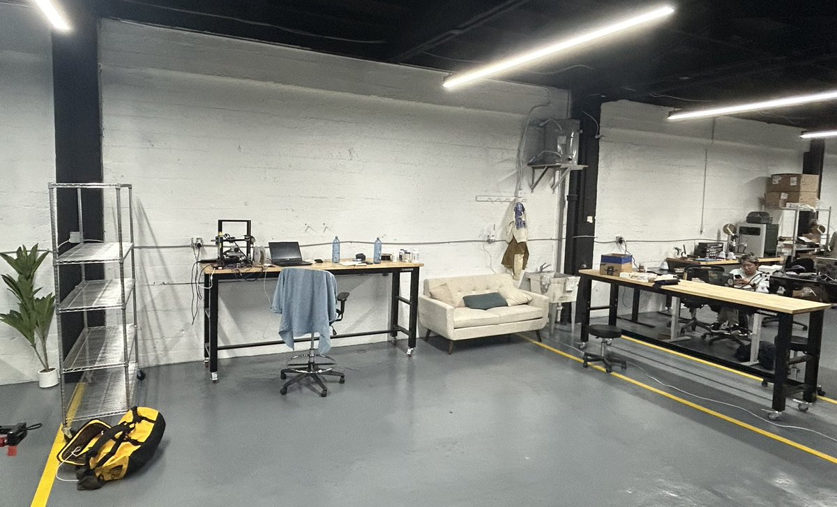 peps_rp's tweet image. [day 1]

settling into a new hardware space in the heart of sf 

we’re going to build amazing machines in here