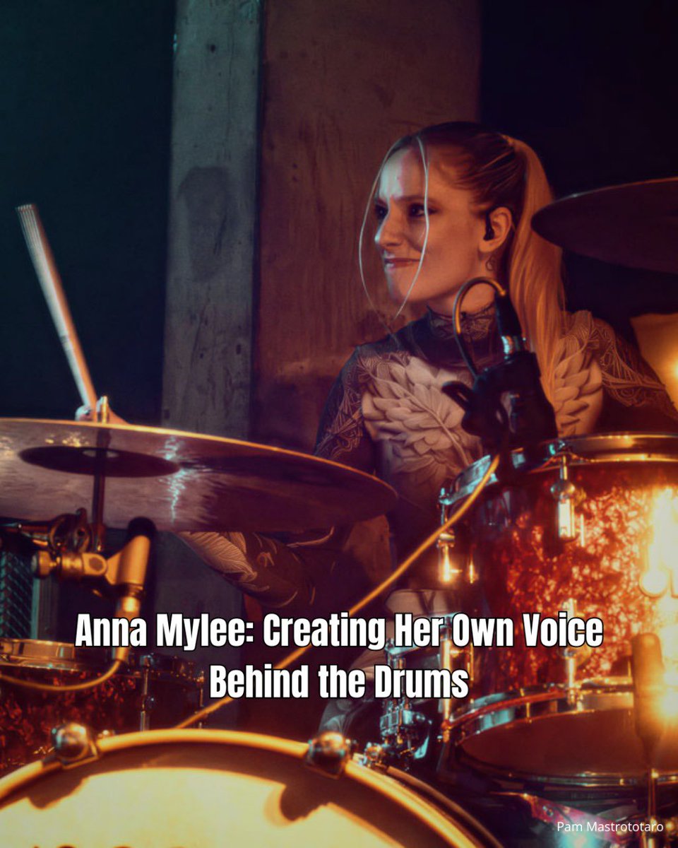modern_drummer's tweet photo. Anna Mylee is redefining progressive drumming with her fearless style and odd-time mastery 🥁🔥
From Belgium to L.A. to the UK, she’s building a powerful voice behind the kit.
Read her full story at https://t.co/KS6PnMZBj1 

#drummer #AnnaMylee #ModernDrummer https://t.co/10QbbA8ex1