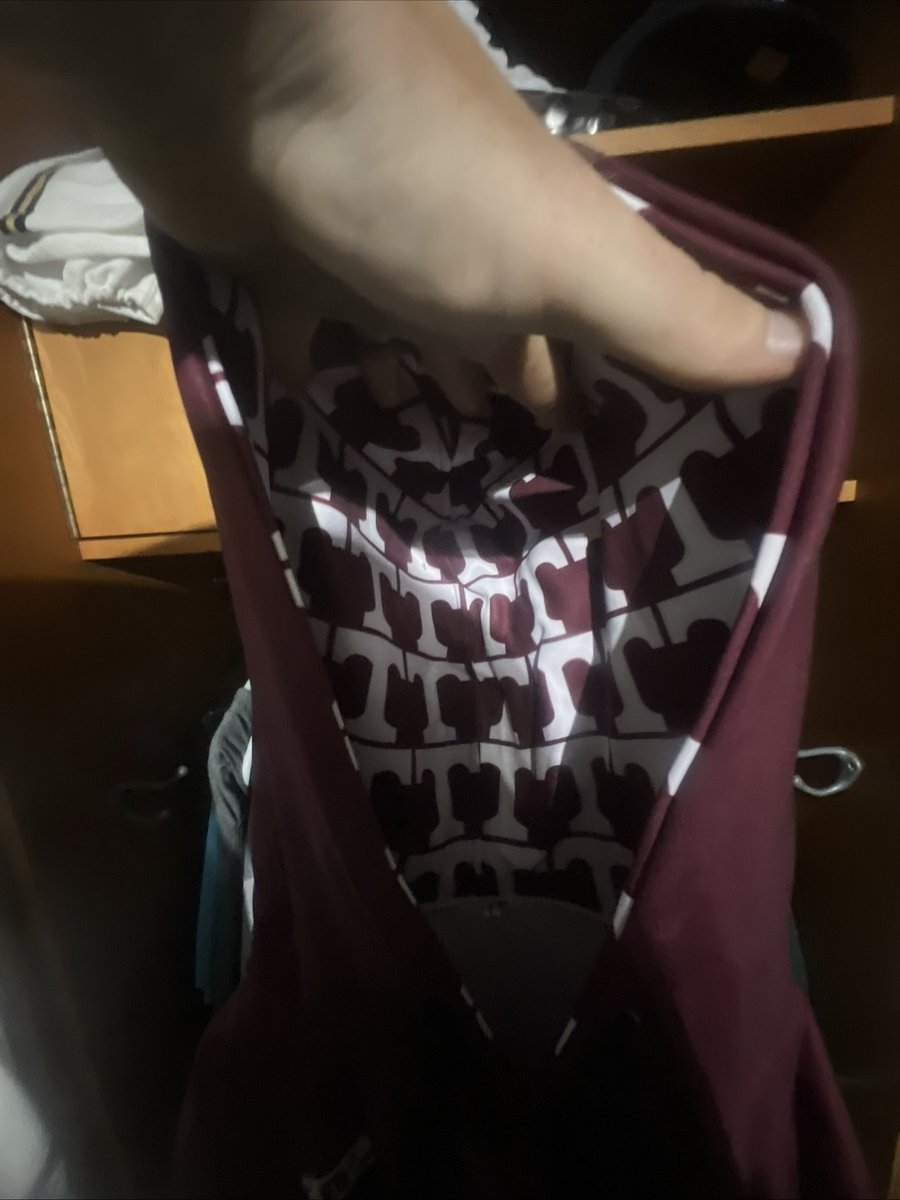 Seth_3773's tweet image. The Yard Sale and flush of a bunch of cool stuff that I don’t need has begun!
So come to my house on Saturday! Or check out my #ebayshop .
I’m brand new to eBay but I do have my first item up!
There will be a lot of Sponger gear on there since I no longer need them!!…