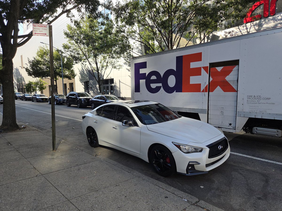 placardabuse's tweet image. This car with an expired @nysdmv safety inspection and its front plate illegally removed was misusing a @NYPDnews placard to park illegally outside of a self enforcement zone.
#PlacardCorruption.
Lots of corruption.
