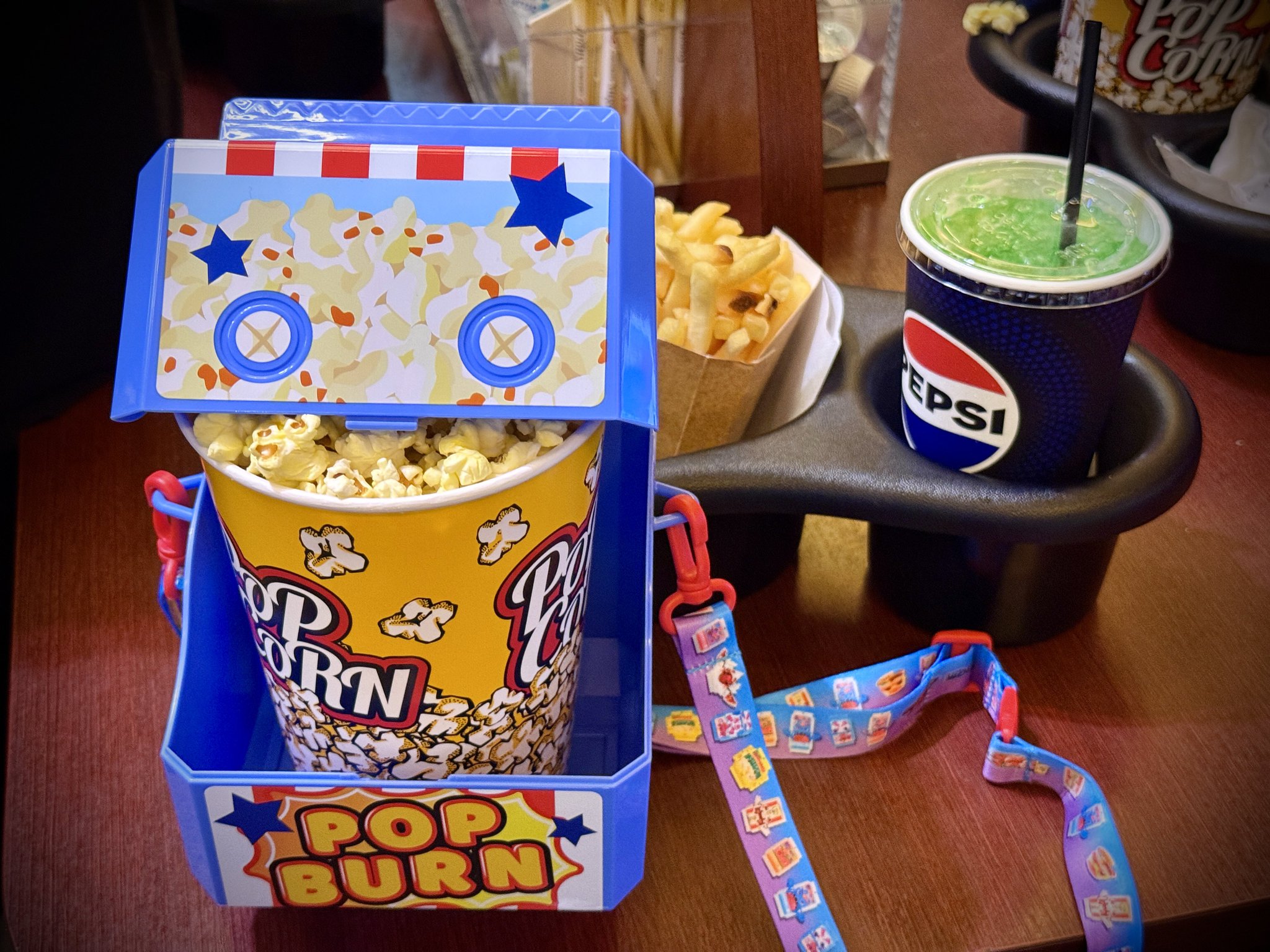 ポップバーン　ゴチゾウ型　ポップコーンボックス 削除 ポップバーン ゴチゾウ型 ポップコーンボックス 映画 劇場