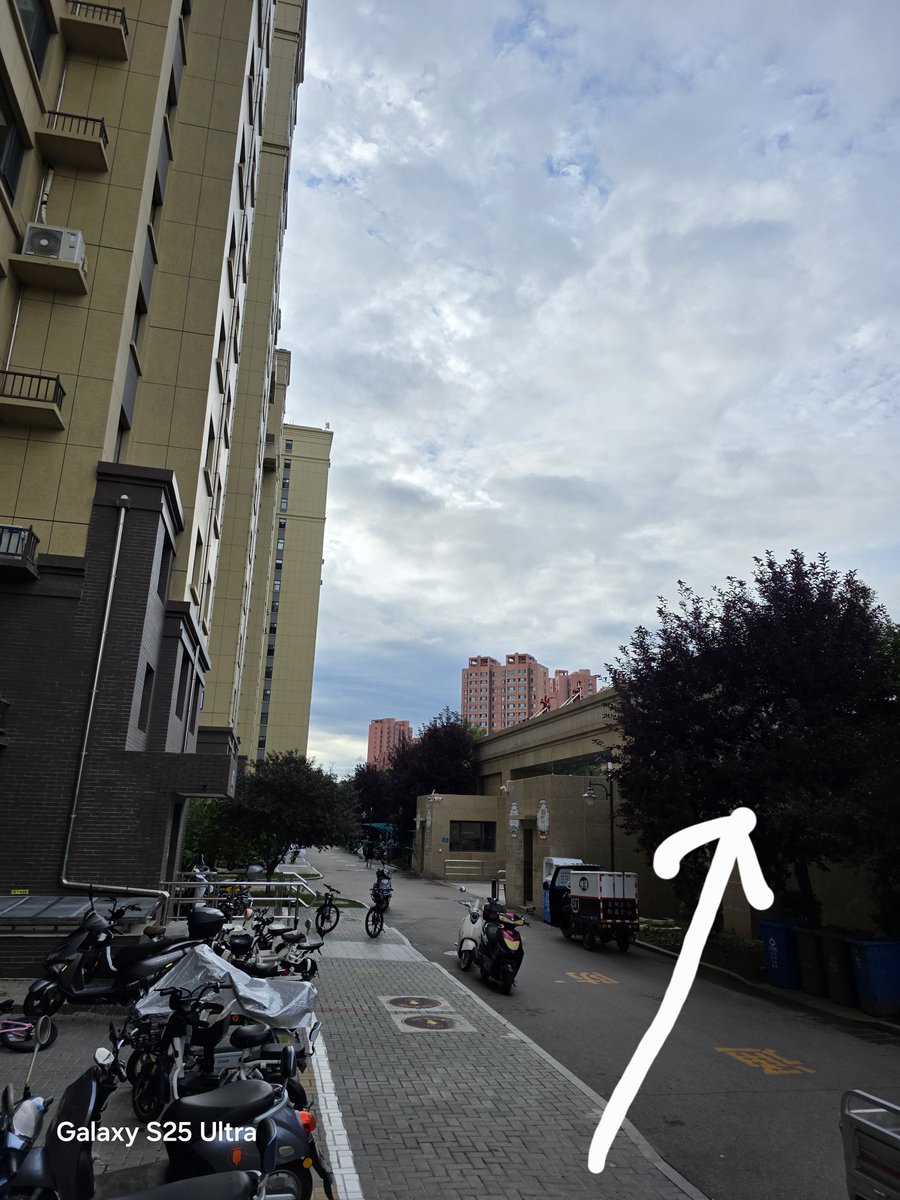 UniverseIce's tweet image. The large aperture will completely solve the problem of insufficient light in the dark areas of the S25 Ultra and improve the overall image quality.