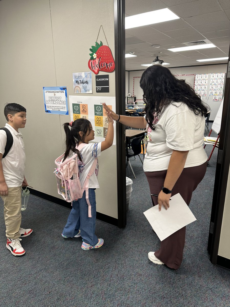 MsLBrooks1's tweet image. "First day of school was a huge success! 🙌 Students were greeted with a warm, welcoming environment and positive energy all around. Here’s to a year full of growth, learning, and community! 🌟 #FirstDayOfSchool #WelcomingVibes #NewBeginnings"
@ErmelES_AISD ADSY