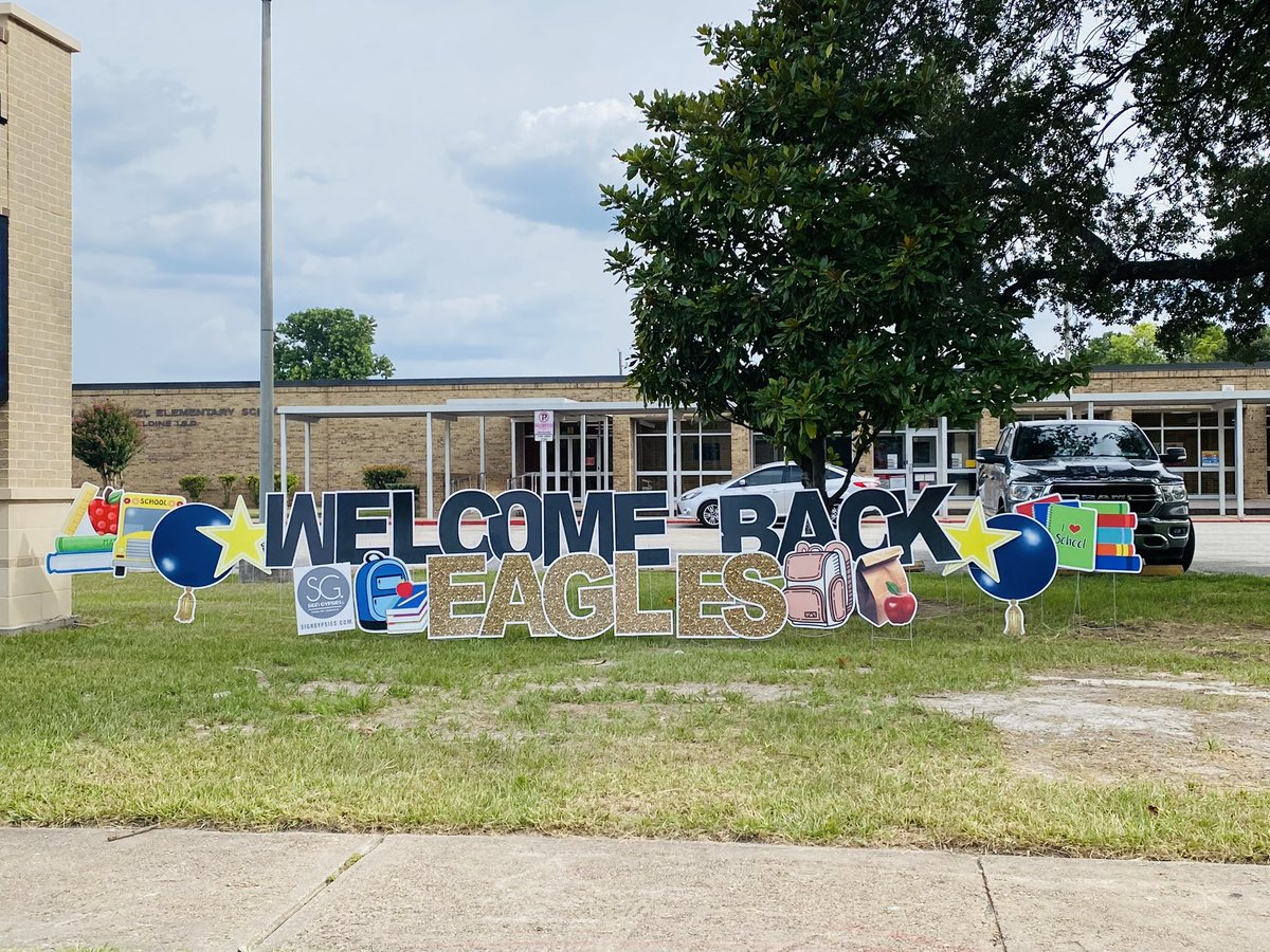 MsLBrooks1's tweet image. "First day of school was a huge success! 🙌 Students were greeted with a warm, welcoming environment and positive energy all around. Here’s to a year full of growth, learning, and community! 🌟 #FirstDayOfSchool #WelcomingVibes #NewBeginnings"
@ErmelES_AISD ADSY