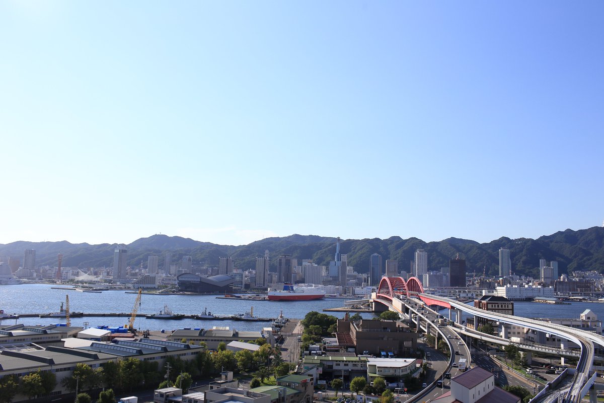 kobekoho's tweet image. 金曜日お疲れ様です☺️

これは…
どこからの眺めでしょう？