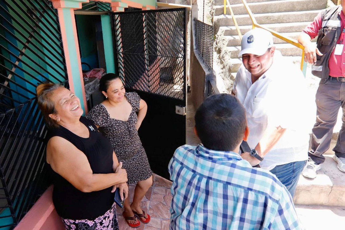 JorgeAldanaB's tweet image. Mientras supervisamos obras en Comayagüela, lo más importante es escuchar al pueblo, casa por casa, atendiendo las necesidades e inquietudes de las y los vecinos de este sector. 🫱🏼🫲🏽
Son el motor que nos mueve: madres, niñas, niños, jóvenes y emprendedores que mueven la economía…