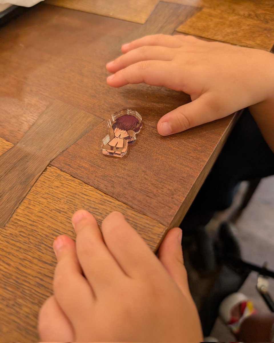 Chigiri_idv's tweet image. 写真撮ってたら館長捕食されちゃった……:( ;´꒳`;):