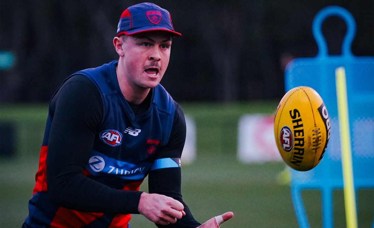 melbournefc's tweet image. The updates from Simon Goodwin's Media Conference ๐๏ธ
๐นThe May appeal
๐นThe new-look back six
๐นWhat the list needs
๐| mfcde.es/458B3ch