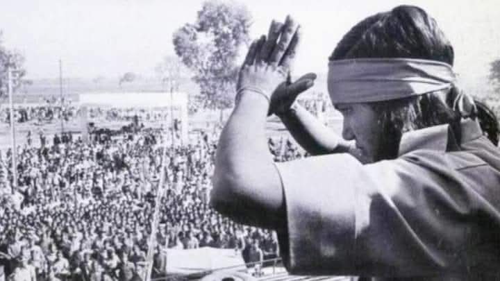 फूलन देवी केवट समुदाय से आती है जो मछलियां पकड़ते है लेकिन फूलन देवी ने समाज की बेटियों को मगरमच्छों का शिकार करने की प्रेरणा दी।

महान वीरांगना के शहादत दिवस पर नमन💐💐