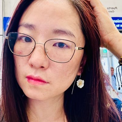 Gritan: come murciélagos
El que voltea:          /     A la que le dice: