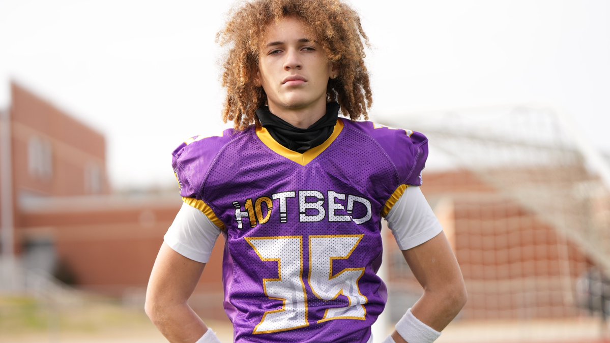 FootballHotbed's tweet image. Congratulations 2026 DB @MichaelKni3546 on your commitment to @CoastalFootball. #hotbedworld Bloodline Commitment: footballhotbed.com/2025/07/bloodl…