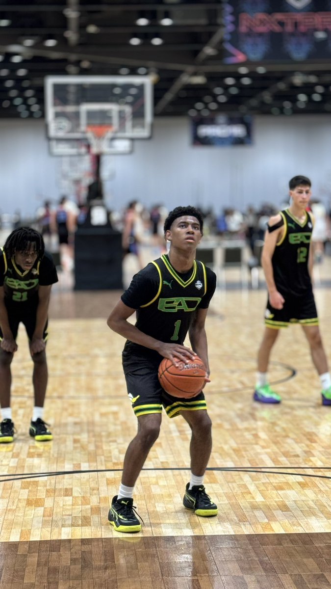 816 Hoops 17u defeats EAD 17u 69-58
Great talent on both teams. 

<a href="/_JaydenBlair/">Jayden Blair</a> finishes with a game high of 26pts. 

<a href="/jacobdagoat_/">Jacob Miller</a> dominated inside with 22pts

<a href="/NxtProHoops/">NXTPRO Hoops</a>  | #nxtfinals