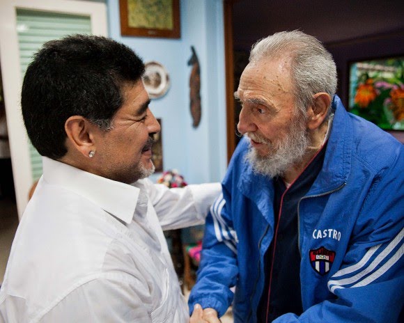Emocionante Carta de #FidelEsFidel a  #Maradona en programa #DeZurda , de <a href="/teleSURtv/">teleSUR TV</a>
#Felicidades <a href="/teleSURtv/">teleSUR TV</a>
cubadebate.cu/especiales/201…
youtu.be/2bTR39-uheo?si…