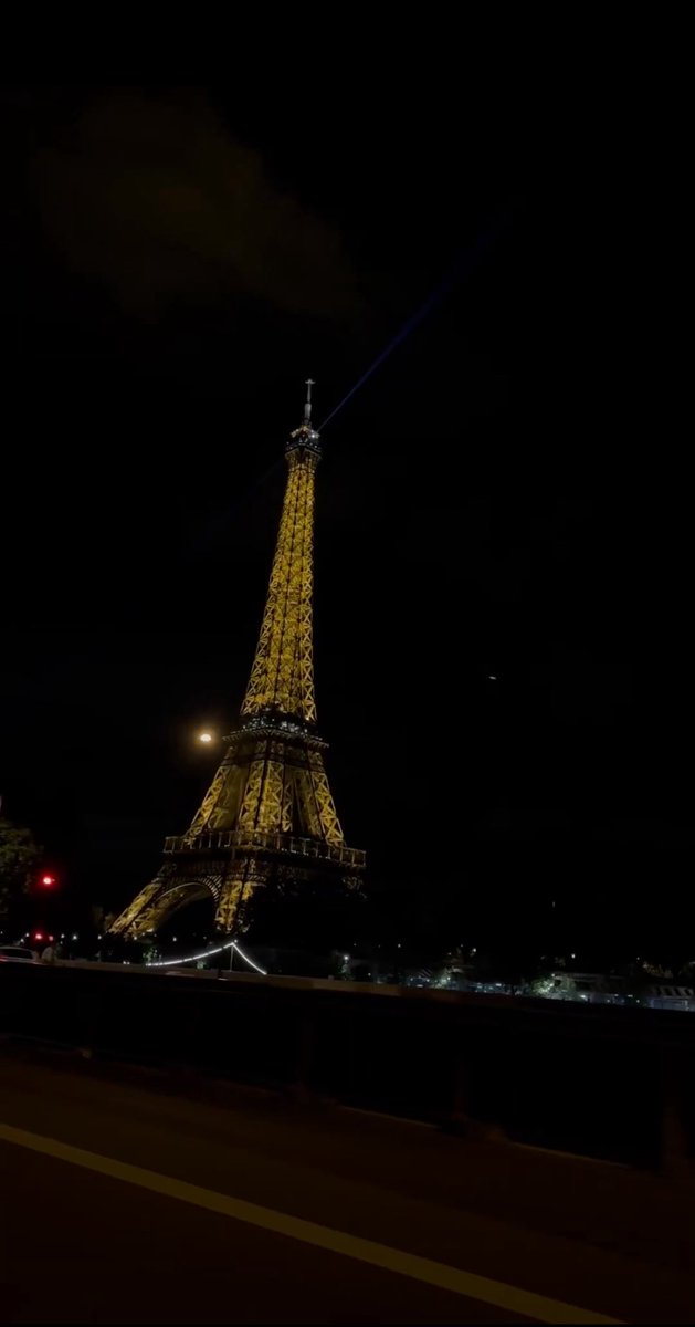 dinaalnaim's tweet photo. Paris ❤️ https://t.co/NmcJeIeyL7