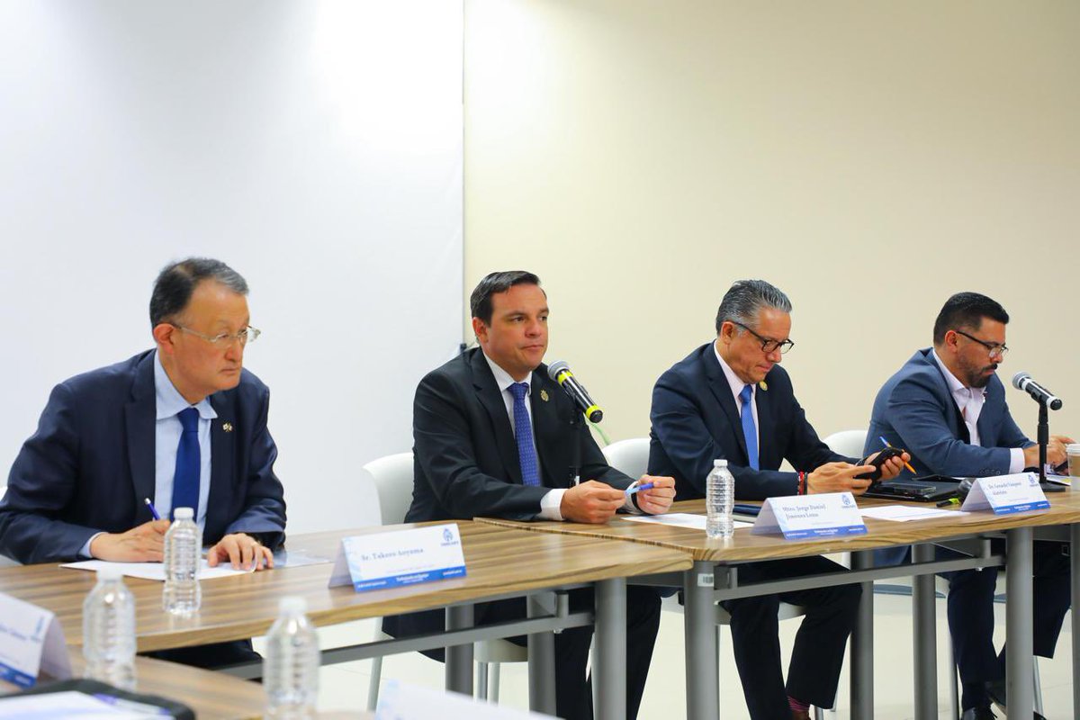 Jorge Jiménez Lona (@jorgelona1) on Twitter photo En el <a href="/gobgente/">Gobierno de la Gente</a> escuchar y dialogar siempre será el camino. Nos reunimos con integrantes de la Comunidad Japonesa en Gto. para reforzar la colaboración y seguir construyendo un entorno en el que todas y todos se sientan en confianza y con la tranquilidad de vivir plenamente. 🇯🇵 En el <a href="/gobgente/">Gobierno de la Gente</a> escuchar y dialogar siempre será el camino. Nos reunimos con integrantes de la Comunidad Japonesa en Gto. para reforzar la colaboración y seguir construyendo un entorno en el que todas y todos se sientan en confianza y con la tranquilidad de vivir plenamente. 🇯🇵