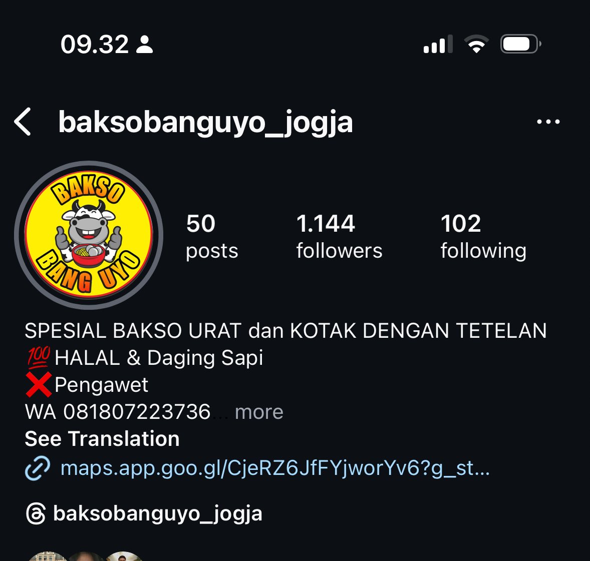 biskims's tweet image. Beberapa kali kesini menurutku ini bakso yang cukup memuaskan bagi lidah orang Malang, kuahnya pekat dan gurih, tekstur bakso uratnya ngelawan + ada lontongnya, cuma kurang di gorengannya ditambah harganya terjangkau. Tempatnya di parkiran monjali, namanya bakso bang uyo.