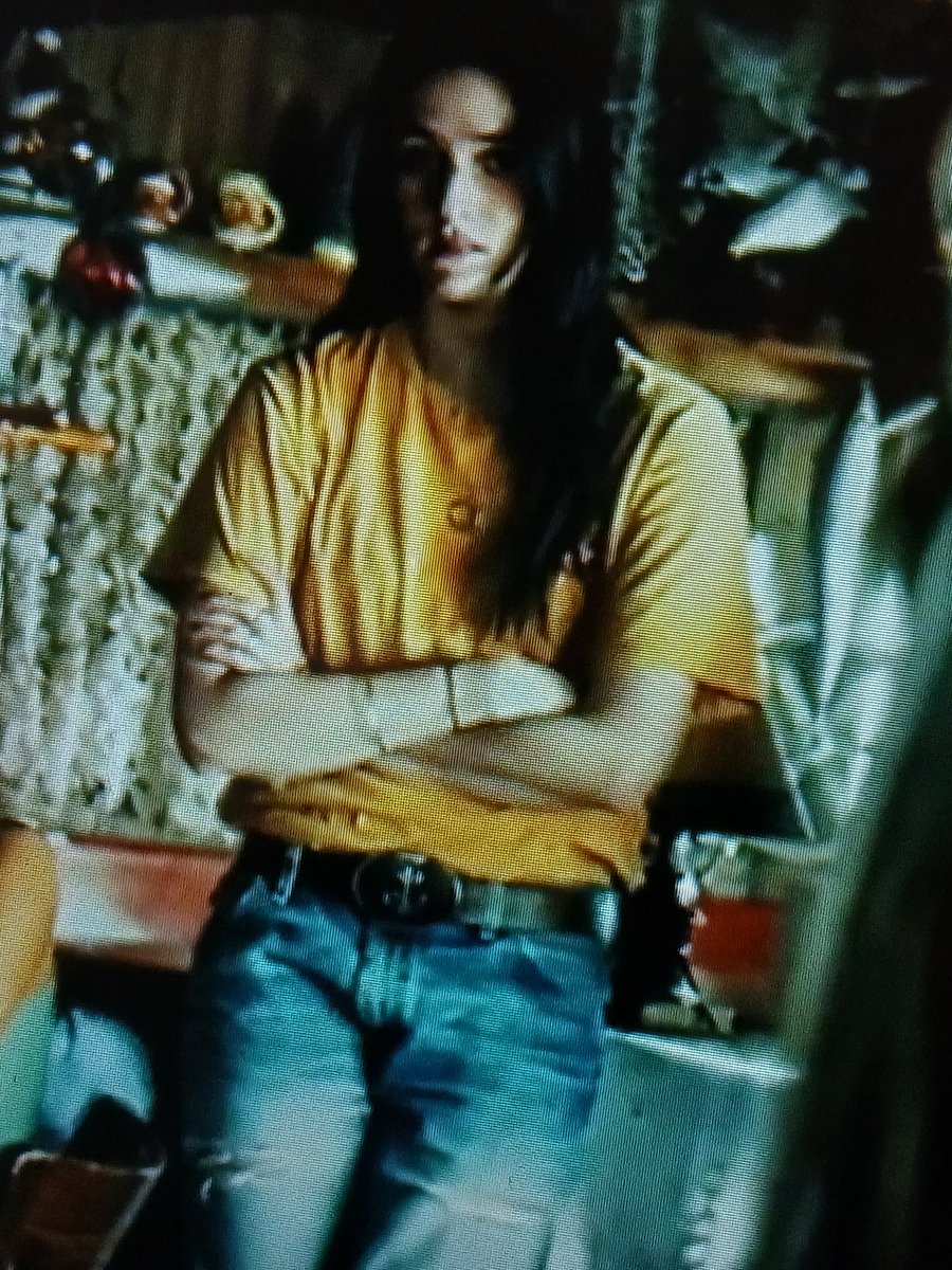 vhsparx's tweet image. sarah pidgeon in the new i know what you did last summer movie in this outfit thats it thats the tweet