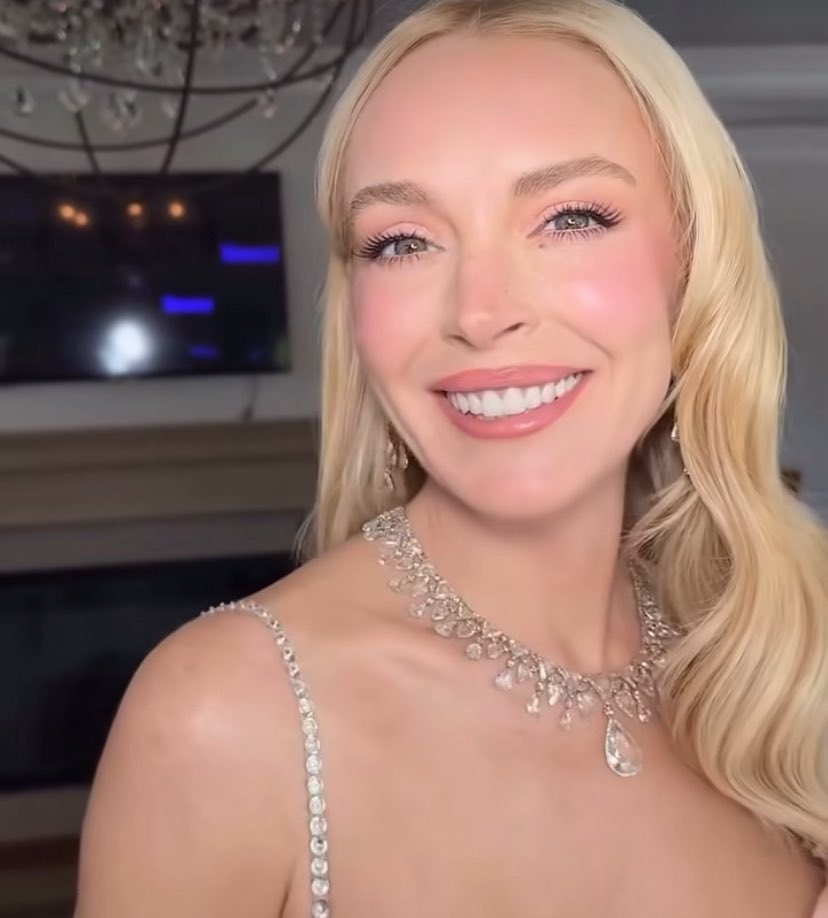 Линдси Лохан шүү.... Ваав, миллэниалуудын нэг шүүдаййй