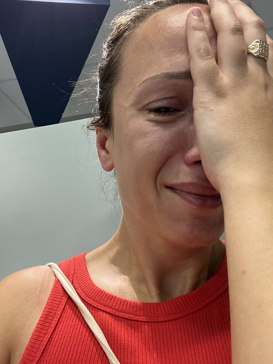 herqles_es's tweet image. 🇫🇷 | La ex-activista de Femen Marguerite Stern denuncia haber sido apaleada por un «norteafricano» en su gimnasio en Francia:

«No aguanto más. Ser mujer en Francia es un infierno. Quiero irme.

Hoy un hombre me pateó e insultó en uno de sus establecimientos. 

El encargado de la…