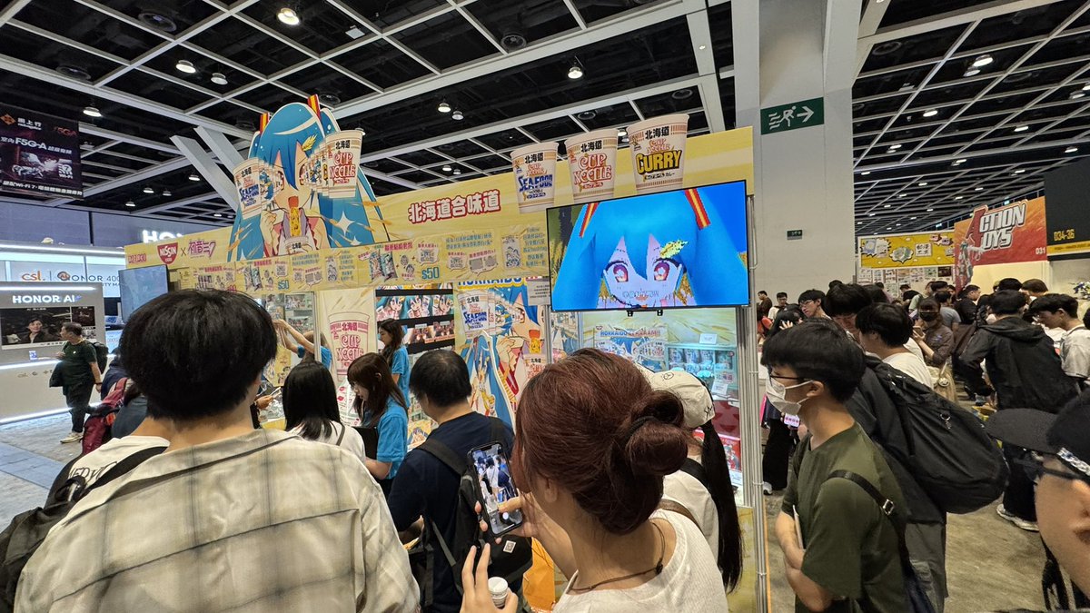 nandakaomo's tweet image. 香港イベントでの日清と初音ミクコラボ、すごい人気だ