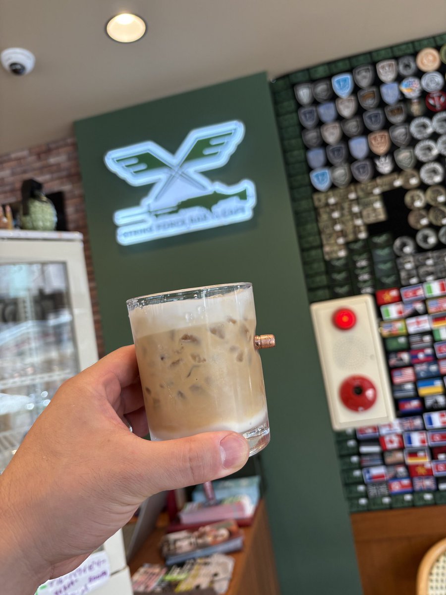 CafeSfbc's tweet image. おはようございます☀️
本日もラストオーダー20時
営業は21時までしてます✨️
華金はカフェでのんびりシューティングしませんか❓