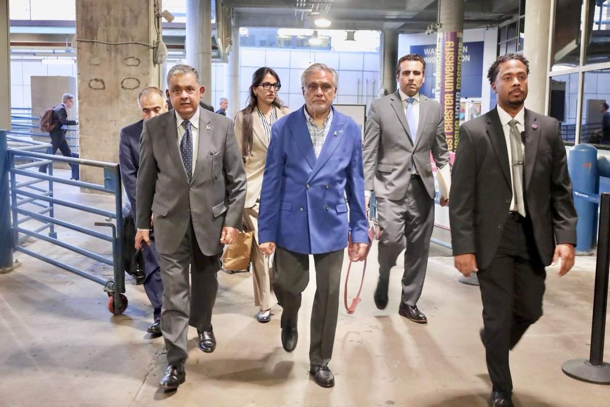 ForeignOfficePk's tweet image. Deputy Prime Minister/Foreign Minister, Senator Mohammad Ishaq Dar @MIshaqDar50, arrived in Washington, D.C., tonight and was received by Ambassador of Pakistan to the US, Rizwan Saeed Sheikh @AmbRizSaeed and senior Embassy officials.
The Deputy Prime Minister/Foreign Minister…