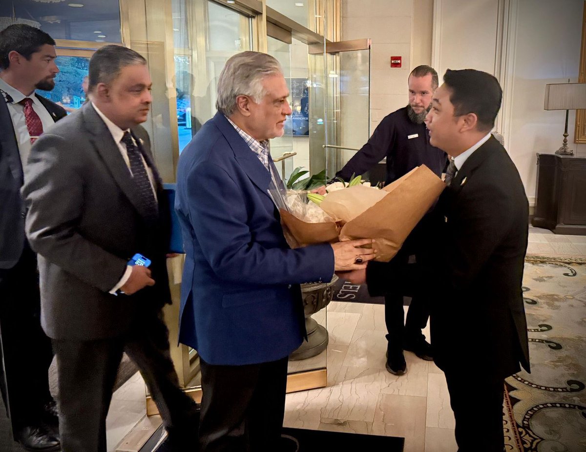 ForeignOfficePk's tweet image. Deputy Prime Minister/Foreign Minister, Senator Mohammad Ishaq Dar @MIshaqDar50, arrived in Washington, D.C., tonight and was received by Ambassador of Pakistan to the US, Rizwan Saeed Sheikh @AmbRizSaeed and senior Embassy officials.
The Deputy Prime Minister/Foreign Minister…