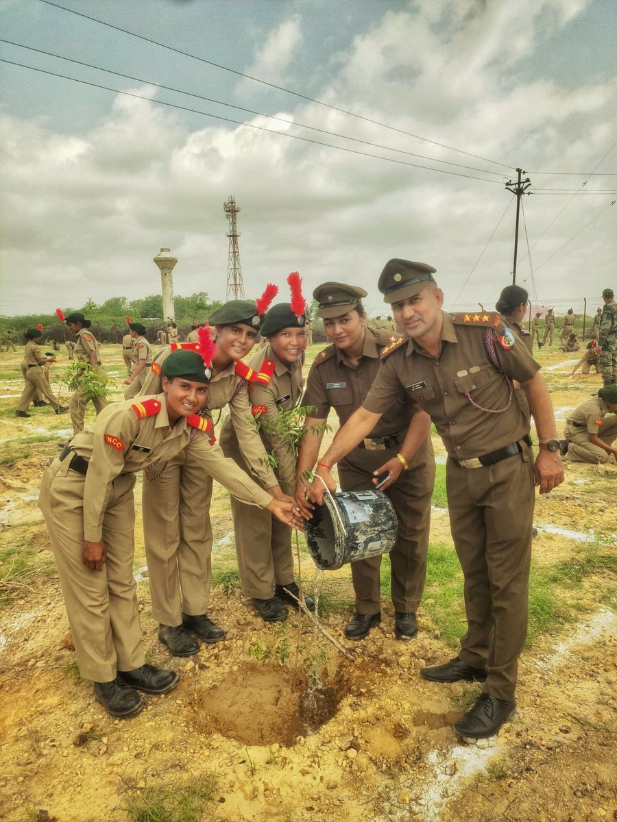 Captain Dr Adarsh (@adarsh_kishore1) on Twitter photo рд╣рд░рд┐рдпрд╛рд▓реА рдЕрдорд╛рд╡рд╕реНрдпрд╛ рдХреЗ рдкреБрдгреНрдп рдЕрд╡рд╕рд░ рдкрд░ NCC Annual Training Camp рдХреЗ рджреМрд░рд╛рди рд░рд╛рдЬрдХреАрдп рдЕрднрд┐рдпрд╛рдВрддреНрд░рд┐рдХреА рдорд╣рд╛рд╡рд┐рджреНрдпрд╛рд▓рдп рдФрд░ рд░рд╛рдЬрдХреАрдп рдкреЙрд▓реАрдЯреЗрдХреНрдирд┐рдХ рдорд╣рд╛рд╡рд┐рджреНрдпрд╛рд▓рдп рдореЗрдВ 500 рдкреМрдзреЗ рд▓рдЧрд╛рдпреЗ l
рдкреЗрдбрд╝-рдкреМрдзреЗ рди рдХреЗрд╡рд▓ рдЬреАрд╡рди рдХрд╛ рдЖрдзрд╛рд░ рд╣реИрдВ, рдмрд▓реНрдХрд┐ рдзрд░рддреА рдХреА рд╕рдореГрджреНрдзрд┐ рдФрд░ рд╕рдВрддреБрд▓рди рдХреЗ рдкреНрд░рддреАрдХ рднреА рд╣реИрдВред
#barmer
#dradarshkishore
#plantas рд╣рд░рд┐рдпрд╛рд▓реА рдЕрдорд╛рд╡рд╕реНрдпрд╛ рдХреЗ рдкреБрдгреНрдп рдЕрд╡рд╕рд░ рдкрд░ NCC Annual Training Camp рдХреЗ рджреМрд░рд╛рди рд░рд╛рдЬрдХреАрдп рдЕрднрд┐рдпрд╛рдВрддреНрд░рд┐рдХреА рдорд╣рд╛рд╡рд┐рджреНрдпрд╛рд▓рдп рдФрд░ рд░рд╛рдЬрдХреАрдп рдкреЙрд▓реАрдЯреЗрдХреНрдирд┐рдХ рдорд╣рд╛рд╡рд┐рджреНрдпрд╛рд▓рдп рдореЗрдВ 500 рдкреМрдзреЗ рд▓рдЧрд╛рдпреЗ l
рдкреЗрдбрд╝-рдкреМрдзреЗ рди рдХреЗрд╡рд▓ рдЬреАрд╡рди рдХрд╛ рдЖрдзрд╛рд░ рд╣реИрдВ, рдмрд▓реНрдХрд┐ рдзрд░рддреА рдХреА рд╕рдореГрджреНрдзрд┐ рдФрд░ рд╕рдВрддреБрд▓рди рдХреЗ рдкреНрд░рддреАрдХ рднреА рд╣реИрдВред
#barmer
#dradarshkishore
#plantas