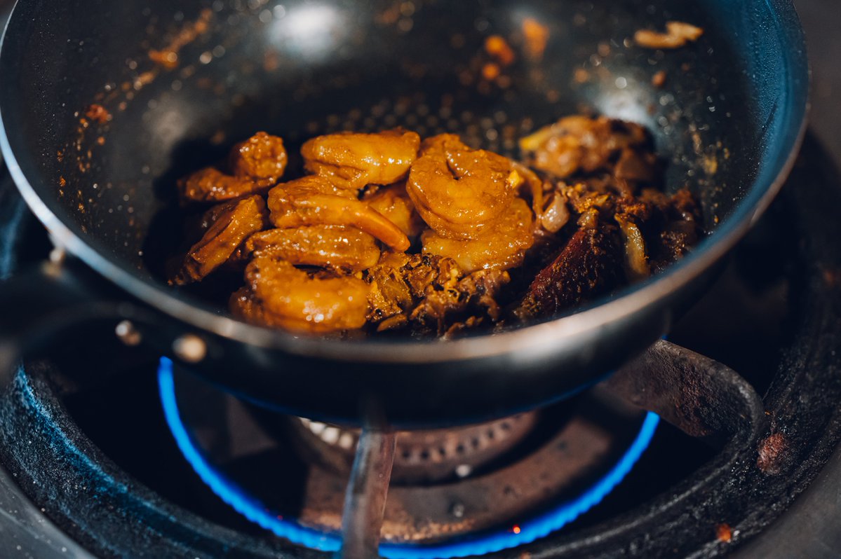 hayatrombone's tweet image. 今回のエビカレーは
甜麺醤、豆板醤、スパイスをマリネした
エビちゃんを使ったカレーです!
エビのカレー=ココナッツミルクという概念から
離れたく試行錯誤しました✨
気に入ってもらえたら嬉しいです!!