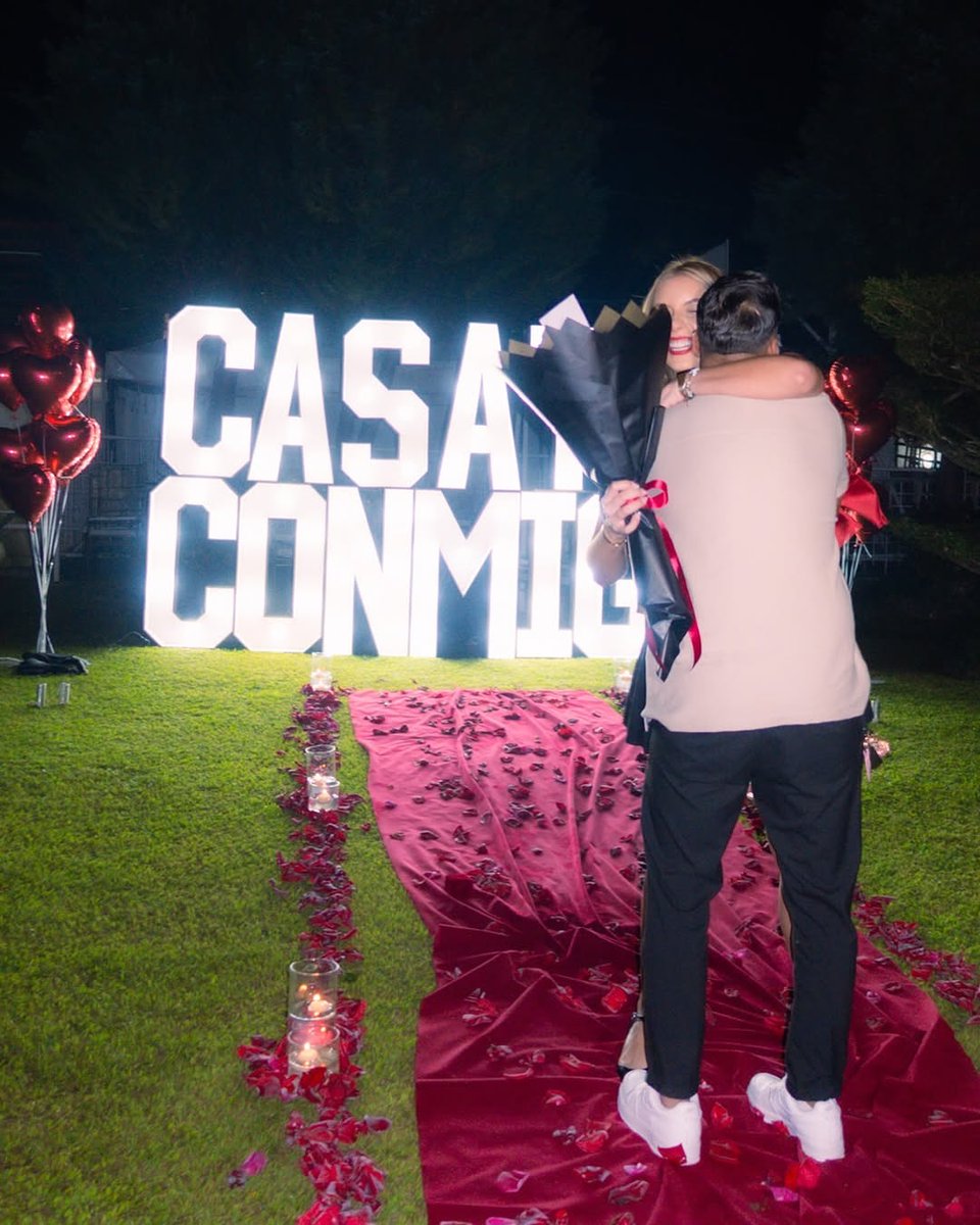 ¡Habemus boda! 💥😍

Los cantantes venezolanos <a href="/eskarliam/">Karliam 🦋</a> y <a href="/soyvicsensa/">Vicsensa</a> sorprendieron a todos al anunciar su compromiso tras una noche llena de magia y emociones 🥹💫