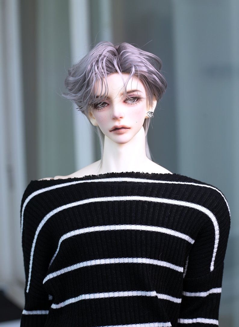 가발을 다시 만져줬는데 사진찍고보니 모양이 약간 '미스터리'?;;;;
그래서 가발 색보정을 살짝 해줬어요ㅎㅎㅎ
사자보이즈에서 아직도 빠져나오지 못하고 있는 사람임;;;