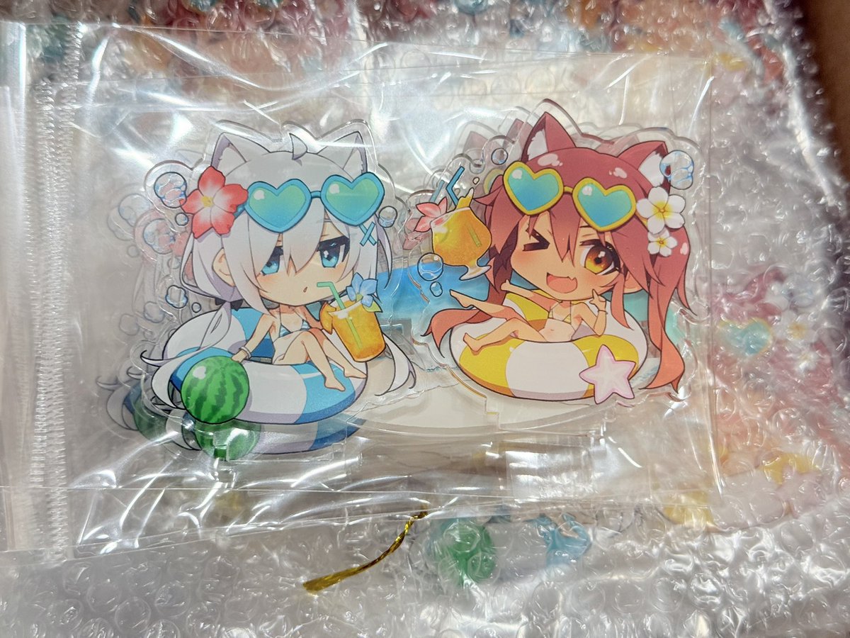 C106頒布予定のアクリルフィギュア
大きさは横幅11cm弱

2000円で頒布予定 支援者さんには無料でプレゼント予定です 