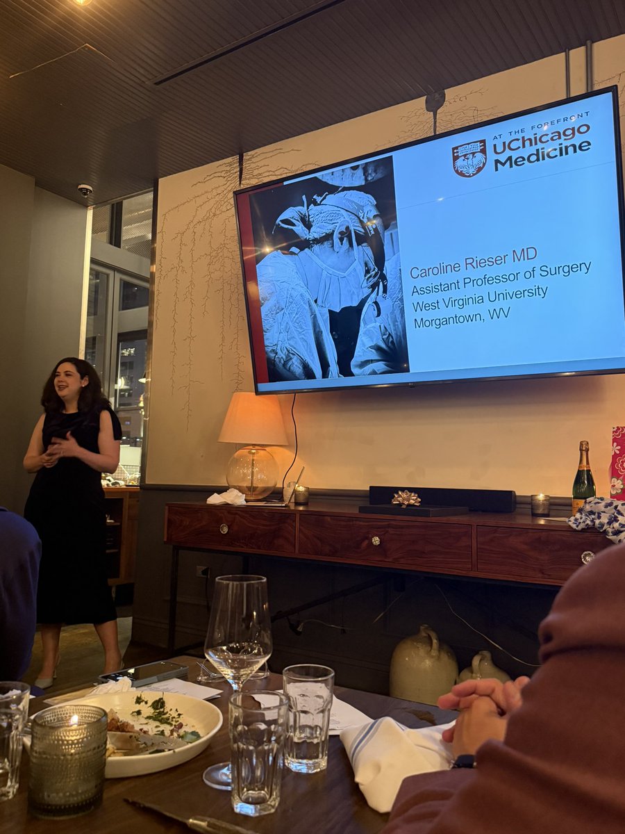 MeckerMollerMD's tweet image. Dr @Caroline_Rieser surgical oncologist graduation dinner @UChicagoMed @uchicagosurgery wishing only the best to one of the best !!! We will miss you !