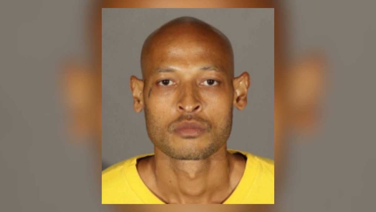 Sbrbnla's tweet image. Accused serial butt-sniffer arrested again in burbank