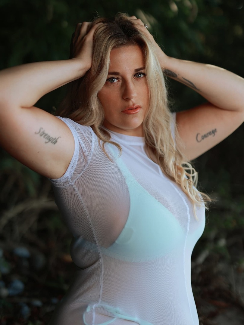 Lake Pixie !
Early morning on the lake with Stephanie
Model : <a href="/muwahhhh/">👌🌵</a>
Photographer : <a href="/justinjaideep/">Justin Jaideep</a> instagr.am/p/DMg7pmXMN0R/