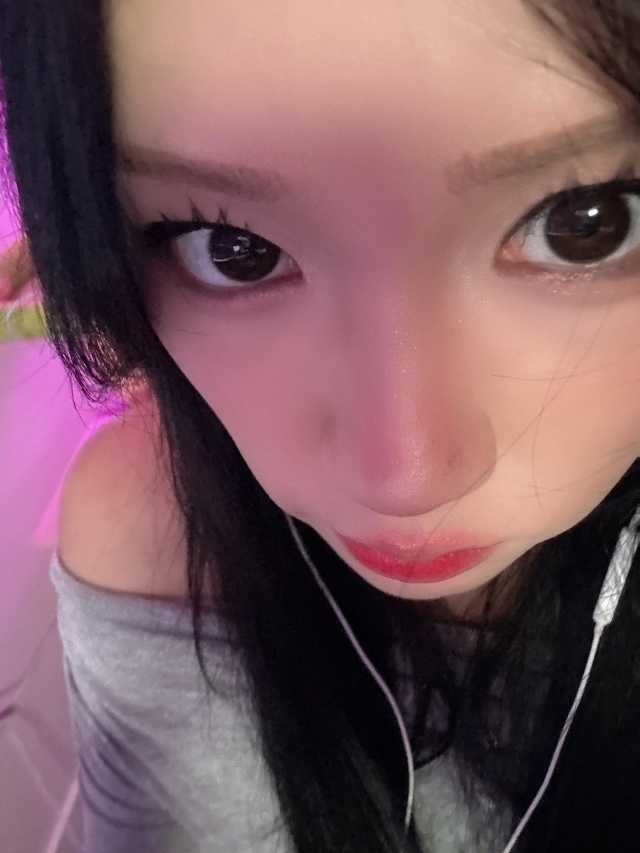 bagel_leaf's tweet image. WE STREAMING !!

twitch.tv/basiilleafs