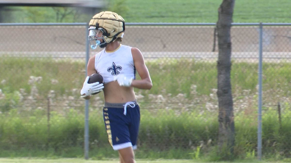 KurtPegler's tweet image. Football-playing Isaiah Whitaker soars to heights in a different sport that could take him to the Olympics

Story: centralillinoisproud.com/sports/local-s…