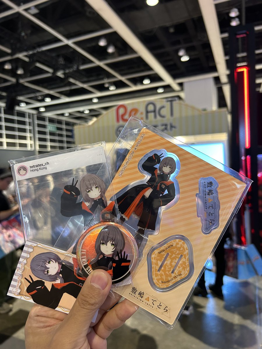 tabizuki43's tweet image. 開店後、一番にゲットさせて頂きました!5月入社して、初めてのグッズゲットなんで一際嬉しいです😄 めっちゃ良いデザインです♪仕事の兼ね合いで断腸の思いで今日中に日本に帰ります。来てよかった🇭🇰
#飲んでるか敷嶋ァ
#ACGHK2025