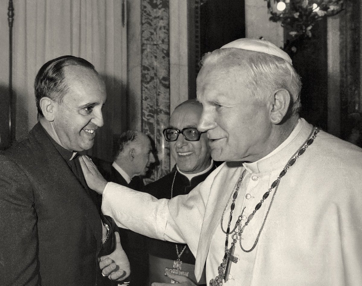 artdisciple's tweet image. A chance meeting brought together then Fr. Jorge Mario Bergoglio and Pope John Paul II when the pope visited Argentina in 1987.

Padre Jorge had just returned to Argentina after studying in Germany.

Later as Pope Francis, he would canonize St. John Paul II in 2014. #PopeFrancis