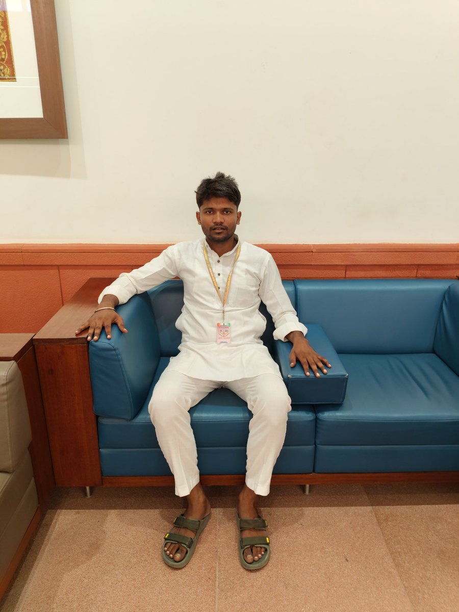 Ravindra Jatav (@ravindra_jatav9) on Twitter photo рдХрд▓ рдореИрдВ рдкрд╛рд░реНрд▓рд┐рдпрд╛рдореЗрдВрдЯ рдХрд╛ рд╡рд┐рдЬрд┐рдЯ рдХрд░рдиреЗ рдЧрдпрд╛ рдерд╛ рд░рд╛рдЬреНрдпрд╕рднрд╛ рдХрд╛ рдирдЬрд╛рд░рд╛ рджреЗрдЦрдХрд░ рдореБрдЭреЗ рдмрд╣реБрдд рджреБрдЦ рд╣реЛ рд░рд╣рд╛ рдерд╛ рдФрд░ рдЖрдВрдЦреЗрдВ рднреА рдирдо рд╣реЛ рд░рд╣реА рдереАрдВ рдХрд┐ рдмрд╣рди рдорд╛рдпрд╛рд╡рддреА рдЬреА рд╕рджрди рдореЗрдВ рдирд╣реА рд╣реИред
рдХрд░реЛрдбрд╝ рдмрд╣реБрдЬрдиреЛрдВ рдХреА рдЖрд╡рд╛рдЬ рдХрд╛ рд╕рдВрд╕рдж рдореЗрдВ рдирд╣реАрдВ рд╣реЛрдирд╛ рдЦрд▓рддрд╛ рд╣реИред <a href="/Mayawati/">Mayawati</a>
UP рдХреЗ рдЖрдиреЗ рд╡рд╛рд▓реЗ 2027 рдХреЗ рдЪреБрдирд╛рд╡ рдореЗрдВ рдЗрддрд┐рд╣рд╛рд╕ рд░рдЪ рджреЛ BSP рдХреА рд╕рд░рдХрд╛рд░ рдмрдирд╛рдХрд░ред рдХрд▓ рдореИрдВ рдкрд╛рд░реНрд▓рд┐рдпрд╛рдореЗрдВрдЯ рдХрд╛ рд╡рд┐рдЬрд┐рдЯ рдХрд░рдиреЗ рдЧрдпрд╛ рдерд╛ рд░рд╛рдЬреНрдпрд╕рднрд╛ рдХрд╛ рдирдЬрд╛рд░рд╛ рджреЗрдЦрдХрд░ рдореБрдЭреЗ рдмрд╣реБрдд рджреБрдЦ рд╣реЛ рд░рд╣рд╛ рдерд╛ рдФрд░ рдЖрдВрдЦреЗрдВ рднреА рдирдо рд╣реЛ рд░рд╣реА рдереАрдВ рдХрд┐ рдмрд╣рди рдорд╛рдпрд╛рд╡рддреА рдЬреА рд╕рджрди рдореЗрдВ рдирд╣реА рд╣реИред
рдХрд░реЛрдбрд╝ рдмрд╣реБрдЬрдиреЛрдВ рдХреА рдЖрд╡рд╛рдЬ рдХрд╛ рд╕рдВрд╕рдж рдореЗрдВ рдирд╣реАрдВ рд╣реЛрдирд╛ рдЦрд▓рддрд╛ рд╣реИред <a href="/Mayawati/">Mayawati</a>
UP рдХреЗ рдЖрдиреЗ рд╡рд╛рд▓реЗ 2027 рдХреЗ рдЪреБрдирд╛рд╡ рдореЗрдВ рдЗрддрд┐рд╣рд╛рд╕ рд░рдЪ рджреЛ BSP рдХреА рд╕рд░рдХрд╛рд░ рдмрдирд╛рдХрд░ред
