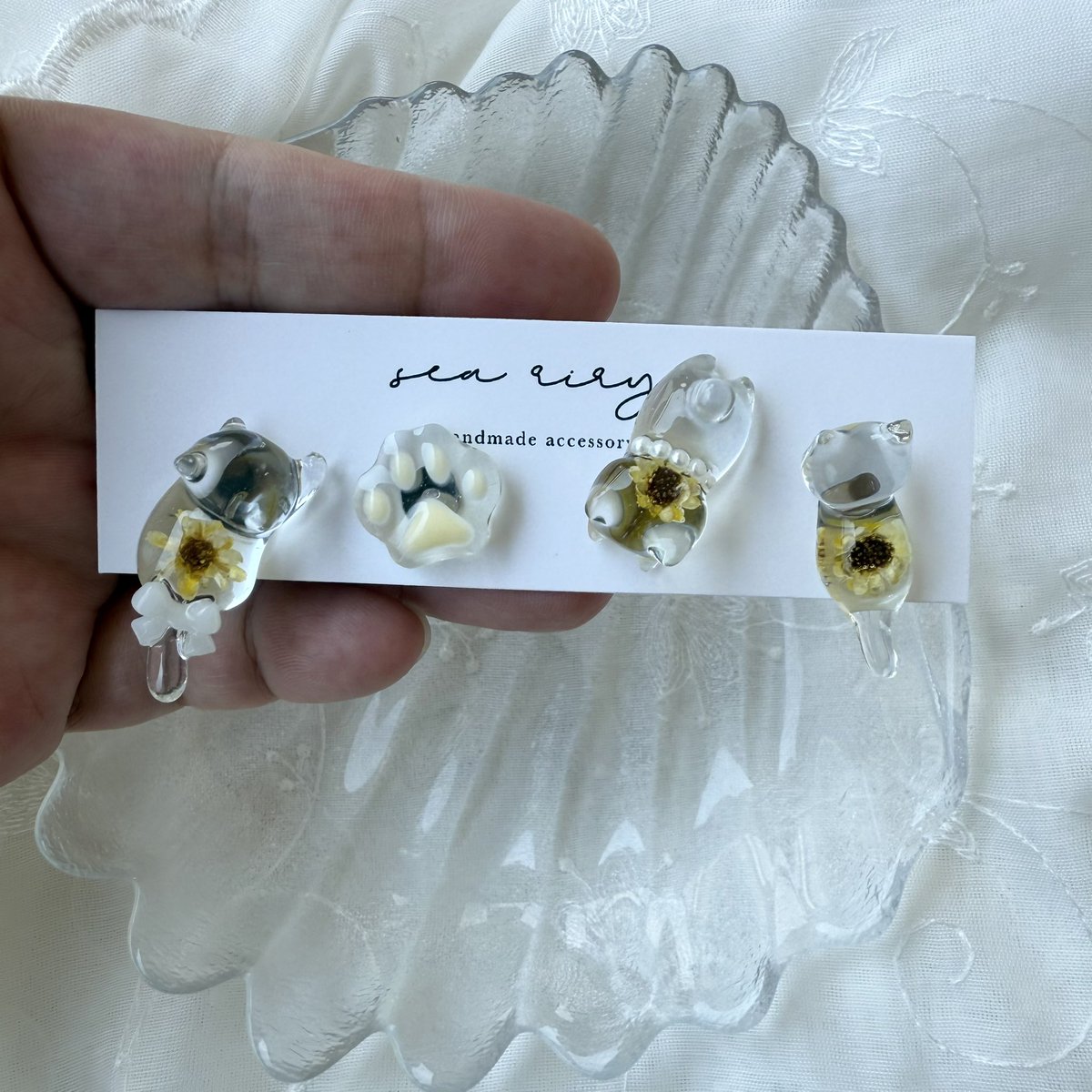 sea_riry's tweet image. .
.
向日葵ねこちゃん 𓂃 🌻 𓈒𓏸︎︎︎︎
.
.
かわいいねこちゃんのピアスセット ♡
.
.
夏限定 ひまわり 𓂃🐾
.
.
ねこちゃんの中に向日葵加工のスターフラワーを封入しました 🐈 🫧
.
.
minne.com/items/43532573
.
.
.
#ハンドメイド #なつ
#向日葵 #猫
.
.
_
