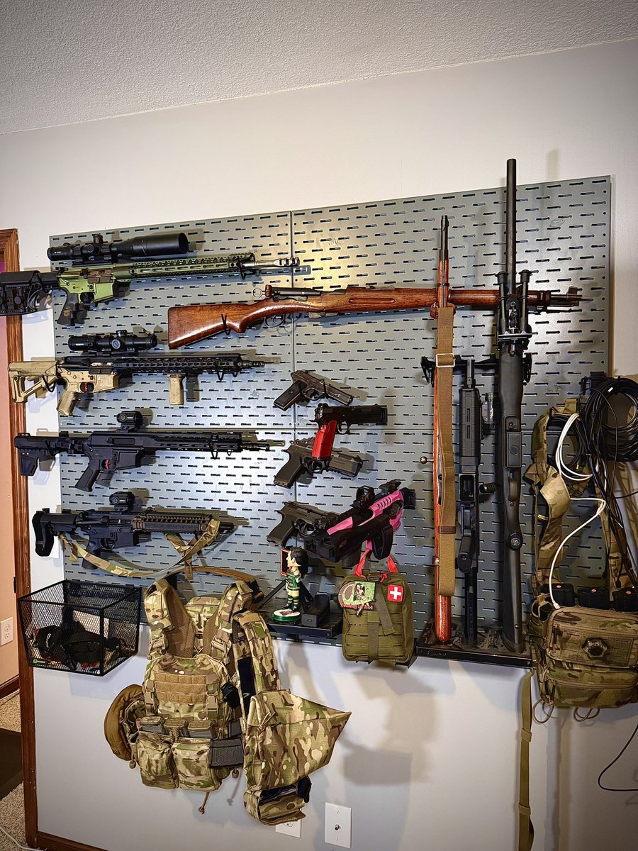 TundraTactica1's tweet image. Gun wall these days be looking solid!! I gotta kick this camera hobby lol. I’d have more guns.