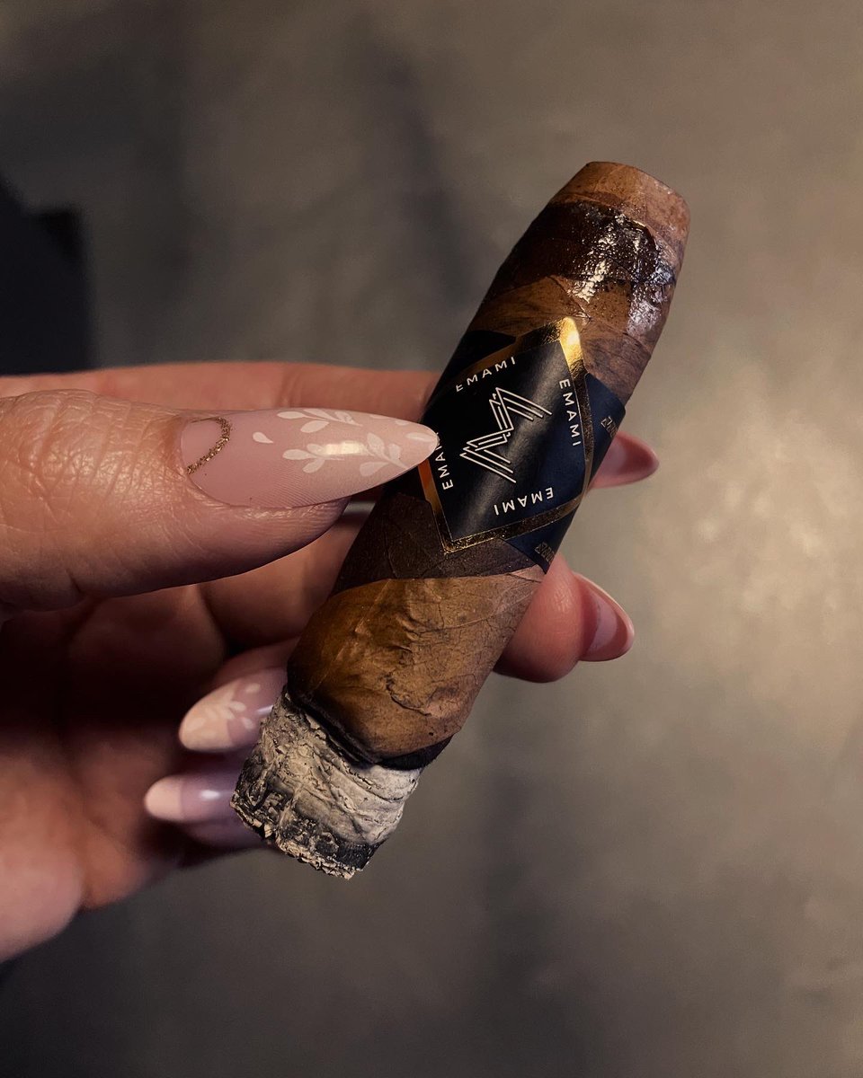 SophiaM41298966's tweet photo. Thank you Ricardo for the #emamicigars it was a fantastic smoke #cigaroftheday #elcidscigarshop #elcidscigarlounge #elcidscigarshop #elcidstobacco #elcids #cigarshop #cigarlounge #cigarlounges #sophiassmokes #cigarboss #cigarwomen #cigaraddict #cigaraddiction #cigarlover #cigars https://t.co/km4uCEBV5t