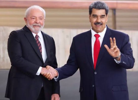 cabogilberto's tweet image. VENEZUELA IGNORA ACORDO E PASSA A TAXAR PRODUTOS BRASILEIROS: MADURO COBRA TARIFA QUE VARIA DE 15 A 77%
Vão dizer que a culpa é de quem agora ??